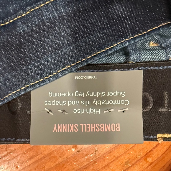 Torrid Wonens Deep Indigo Skinny Jeans SZ 28R - Picture 4 of 4